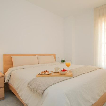 Modern Apt - Luxe Queen Bed - Walk To Isla Magica Seville Luaran gambar