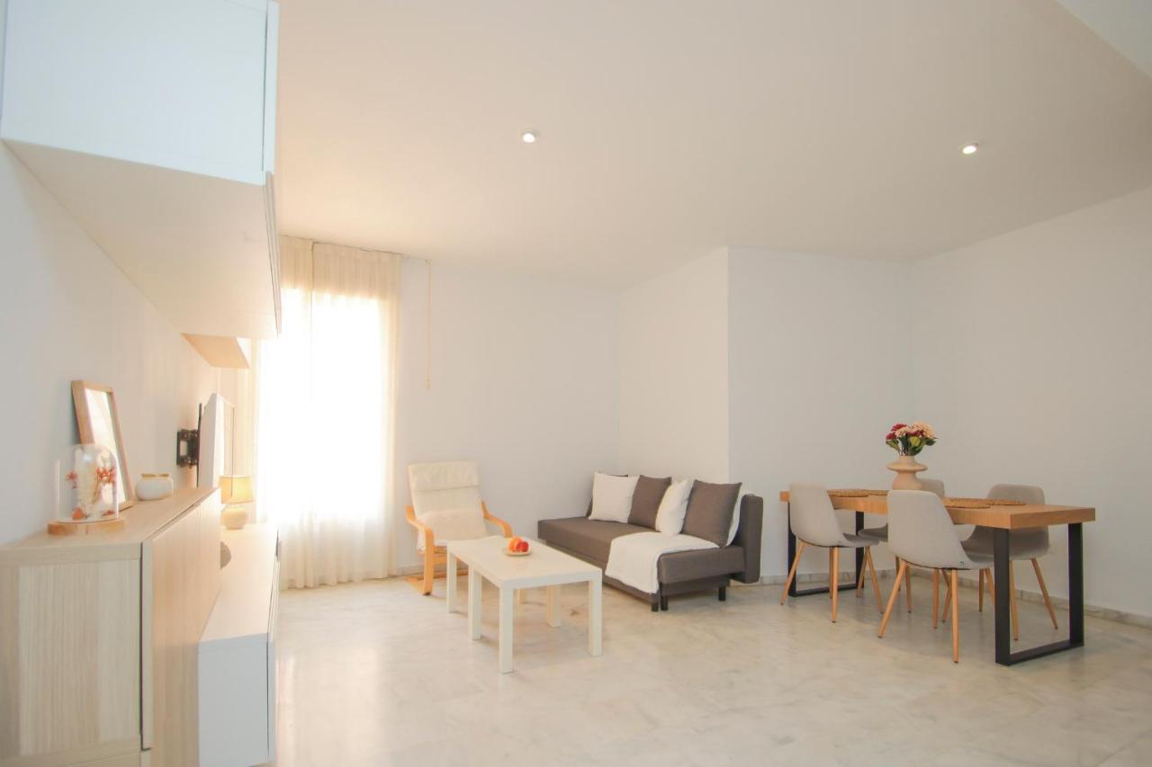 Modern Apt - Luxe Queen Bed - Walk To Isla Magica Seville Luaran gambar
