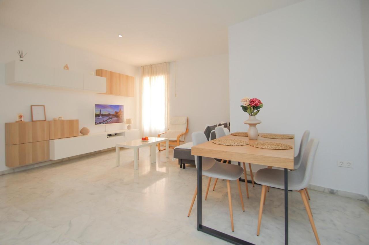 Modern Apt - Luxe Queen Bed - Walk To Isla Magica Seville Luaran gambar